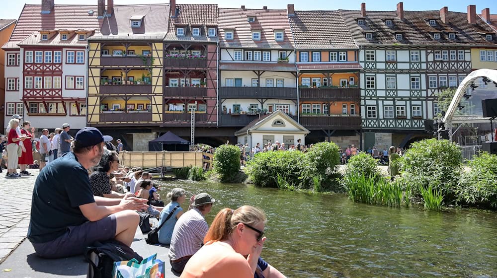 Im Erfurter Bauamt sind wegen illegaler Ferienwohnungen derzeit rund 60 Verfahren anhängig. (Archivbild) / Foto: Heiko Rebsch/dpa