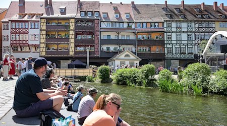 Im Erfurter Bauamt sind wegen illegaler Ferienwohnungen derzeit rund 60 Verfahren anhängig. (Archivbild) / Foto: Heiko Rebsch/dpa