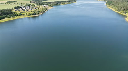 Die EU bescheinigt den Thüringer Gewässern gute Badequalität - auch der Talsperre Zeulenroda. / Foto: Bodo Schackow/dpa