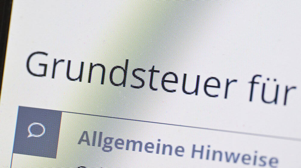 Die Landesregierung will die Reform der Grundsteuer und damit einhergehende Entlastungen ab 1. Januar 2027 umsetzen. (Archivbild) / Foto: Bernd Weißbrod/dpa