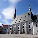 In den heißen Tagen des Sommers sollen Kirchen als Zufluchtsorte für alle zugänglich sein. Dazu hat die Evangelische Kirche in Mitteldeutschland ihre Mitgliedsgemeinden aufgerufen. (Archivfoto) / Foto: picture alliance / ZB
