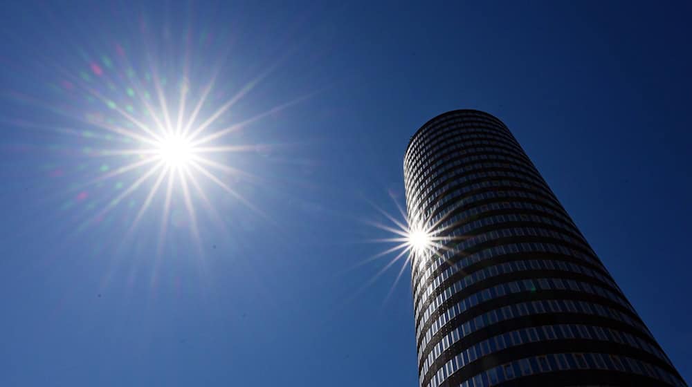 Die Sonne schien im Juni in Thüringen 282 Stunden vom Himmel. (Archivbild) / Foto: Martin Schutt/dpa