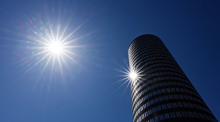 Die Sonne schien im Juni in Thüringen 282 Stunden vom Himmel. (Archivbild) / Foto: Martin Schutt/dpa