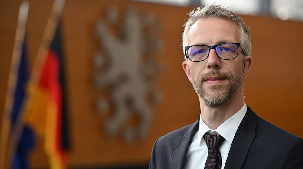 Wie genau werden Stimmen gezählt? Das soll für Bürgerinnen und Bürger transparenter werden, finden die Datenschutzbeauftragten der Länder. Thüringens Landesbeauftragter für Datenschutz hat bei den diesjährigen Informationsfreiheitskonferenzen den Vorsitz. (Archivfoto) / Foto: Martin Schutt/dpa
