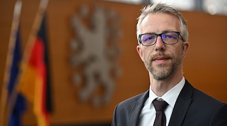 Wie genau werden Stimmen gezählt? Das soll für Bürgerinnen und Bürger transparenter werden, finden die Datenschutzbeauftragten der Länder. Thüringens Landesbeauftragter für Datenschutz hat bei den diesjährigen Informationsfreiheitskonferenzen den Vorsitz. (Archivfoto) / Foto: Martin Schutt/dpa