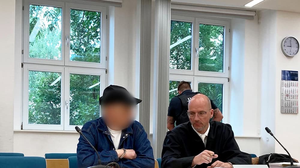 Weil er unter freiem Himmel in Erfurt einen Bekannten mit einer Pumpgun erschossen haben soll, ist ein Mann vor dem Landgericht Erfurt verurteilt worden. (Archivbild) / Foto: Marie-Helen Frech/dpa
