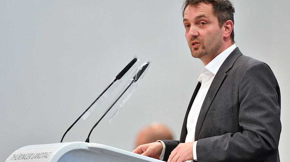 Der Linke-Haushaltspolitiker Ronald Hande hält Entlastungen bei der Grundsteuer für Mieter und Wohneigentümer schon ab 2026 prinzipiell für möglich. (Archivbild) / Foto: Martin Schutt/dpa-Zentralbild/dpa