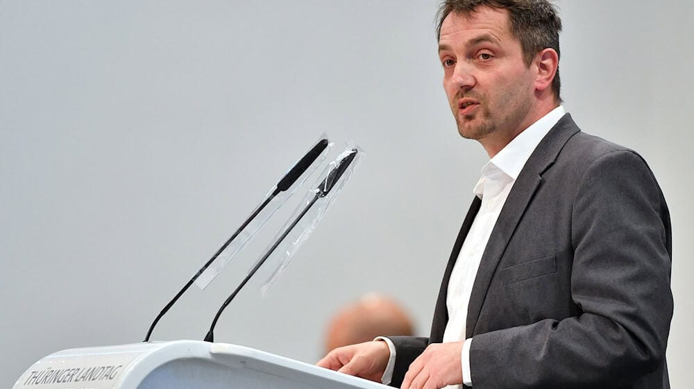Der Linke-Haushaltspolitiker Ronald Hande hält Entlastungen bei der Grundsteuer für Mieter und Wohneigentümer schon ab 2026 prinzipiell für möglich. (Archivbild) / Foto: Martin Schutt/dpa-Zentralbild/dpa