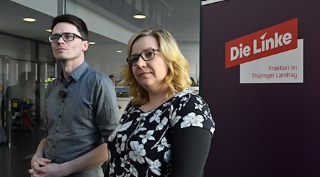 Die Thüringer Linke-Fraktion mit der parlamentarischen Geschäftsführerin, Katja Mitteldorf, verlässt das 3+1-Format zur Mehrheitsfindung. (Archivbild) / Foto: Martin Schutt/dpa