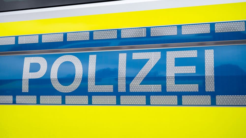 Ein Mann hat mit einem Luftdruckgewehr aus dem Fenster seiner Wohnung in Erfurt auf Fahrzeuge geschossen. (Symbolbild) / Foto: Daniel Vogl/dpa