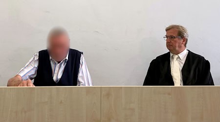 Weil er seine Ehefrau mit einem Kissen erstickt hat, ist ein Rentner aus dem Unstrut-Hainich-Kreis wegen Totschlag zu zwei Jahren auf Bewährung verurteilt worden. / Foto: Marie-Helen Frech/dpa