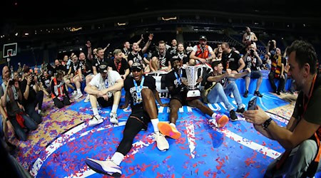 Die Chemnitzer Basketballer spielen kommende Saison im BKT EuroCup wieder international. / Foto: Matthias Stickel/dpa