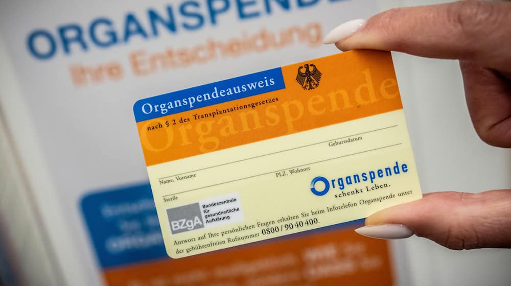 Die Zahl der Organspenden in Thüringen, Sachsen und Sachsen-Anhalt ist im vergangenen Jahr leicht gesunken. (Symbolfoto) / Foto: Michael Kappeler/dpa