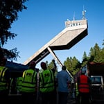 Der Turm der Inselsbergschanze Brotterode fiel wegen technischer Probleme nicht. / Foto: Jacob Schröter/dpa