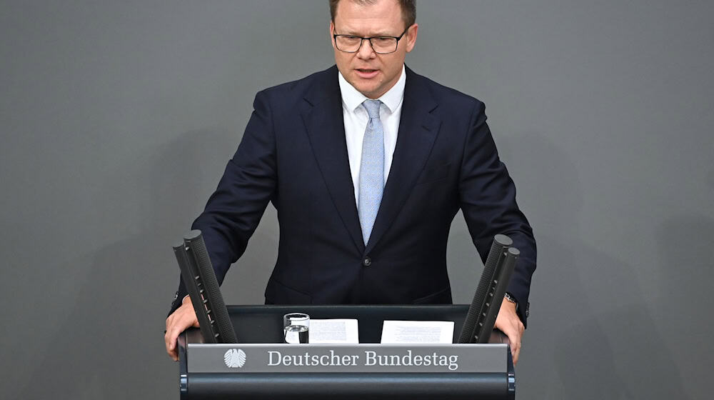 Der SPD-Politiker und Bundesumweltminister Carsten Schneider hat einen Rat zum Umgang mit der Bundespolitik an das Thüringer BSW (Archivbild). / Foto: Katharina Kausche/dpa