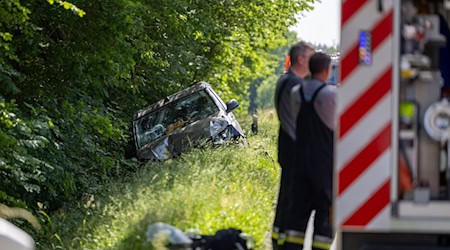 Zum Unfallhergang und dem Alter der Unfallopfer konnte der Polizeisprecher zunächst keine Angaben machen. / Foto: Kevin Fischer-Golde/DBG:NEWS/dpa