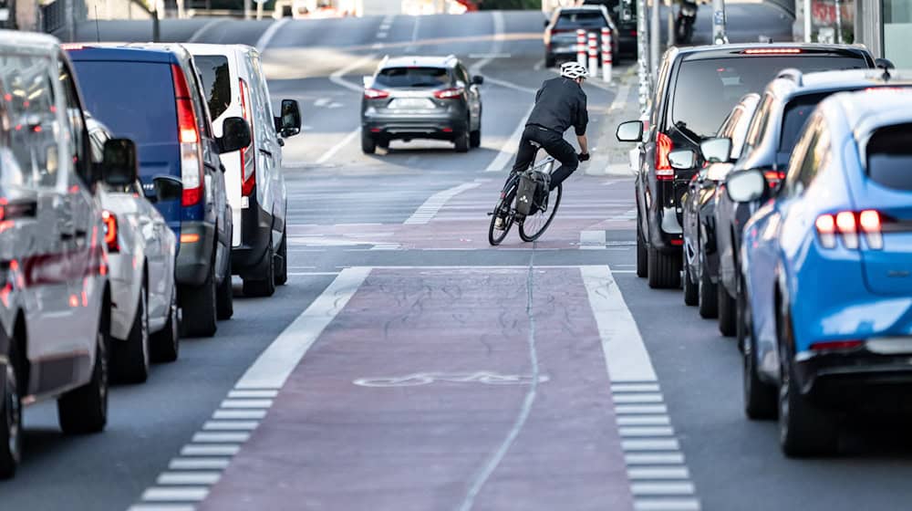 Wie fahrradfreundlich sind Deutschlands Städte, fragt der ADFC in seinem Fahrradklima-Test. Die Antwort fällt für viele Thüringens Städte dürftig aus. (Symbolbild) / Foto: Fabian Sommer/dpa