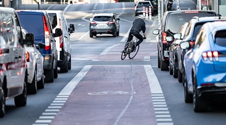 Wie fahrradfreundlich sind Deutschlands Städte, fragt der ADFC in seinem Fahrradklima-Test. Die Antwort fällt für viele Thüringens Städte dürftig aus. (Symbolbild) / Foto: Fabian Sommer/dpa