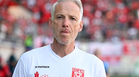 Coach Mark Zimmermann wird das Team von Halle nicht in die neue Regionalliga-Saison führen.  / Foto: Hendrik Schmidt/dpa
