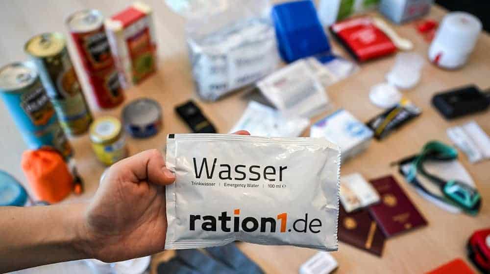 Beim Zivilschutz geht es nicht nur um staatliche Vorsorge, sondern auch darum, dass sich Bürgerinnen und Bürger auf Krisen vorbereiten. (Symbolbild) / Foto: Jens Kalaene/dpa