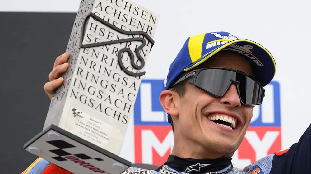 Siegerlächeln: Marc Márquez gilt als König des Sachsenrings. / Foto: Robert Michael/dpa