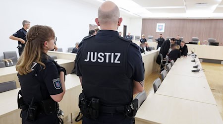 Fünf Männer sollen Dutzende Ausländer nach Thüringen eingeschleust haben.  / Foto: Bodo Schackow/dpa