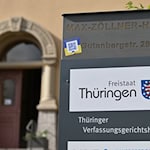Der Unstrut-Hainich-Kreis strebt nach dem Scheitern einer Verfassungsbeschwerde nun einen Verwaltungsakt durch das Landesverwaltungsamt an. (Archivbild) / Foto: Martin Schutt/dpa