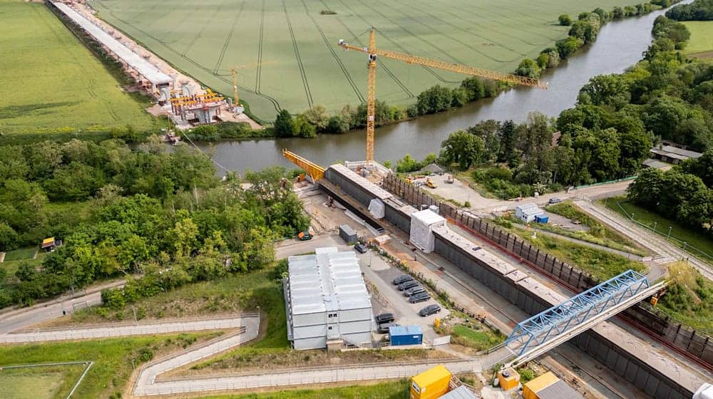 Die Westumfahrung der Stadt Halle mit der A143 ist eines der wichtigsten Autobahnprojekte in Sachsen-Anhalt. (Archivbild) / Foto: Jan Woitas/dpa