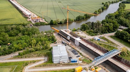Die Westumfahrung der Stadt Halle mit der A143 ist eines der wichtigsten Autobahnprojekte in Sachsen-Anhalt. (Archivbild) / Foto: Jan Woitas/dpa