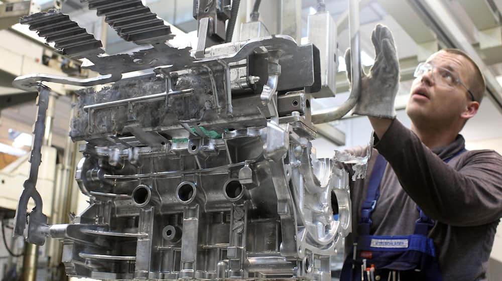 Bei dem Automobilzulieferer Bohai Trimet läuft die Produktion den Angaben nach inzwischen wieder. (Archivbild) / Foto: Jens Wolf/dpa