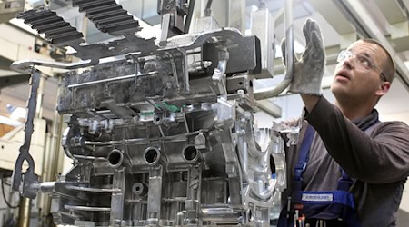 Bei dem Automobilzulieferer Bohai Trimet läuft die Produktion den Angaben nach inzwischen wieder. (Archivbild) / Foto: Jens Wolf/dpa