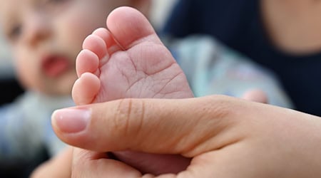 In Thüringen können 2024 geborene Mädchen laut statistischen Berechnungen 83,14 Jahre und Jungen 77,38 Jahren alt werden. (Symbolfoto) / Foto: Elisa Schu/dpa