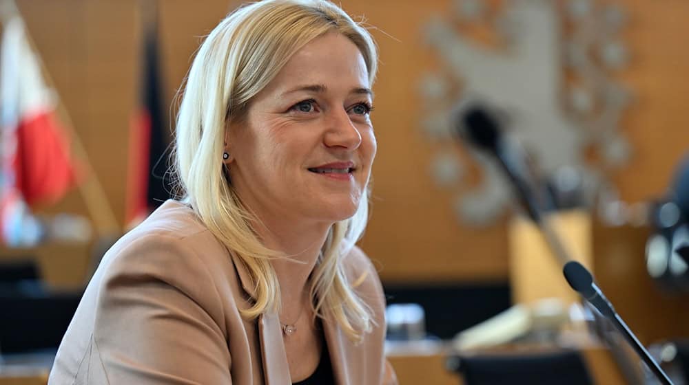 Die Justizministerin hat 35 zusätzliche Richterstellen für den Doppeletat 2026/27 angemeldet. (Archivfoto) / Foto: Martin Schutt/dpa