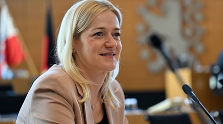 Die Justizministerin hat 35 zusätzliche Richterstellen für den Doppeletat 2026/27 angemeldet. (Archivfoto) / Foto: Martin Schutt/dpa