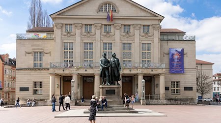 Die Stadt Weimar schreibt die Vergabe von Planungsleistungen für die Generalsanierung des Hauses neu aus. (Archivbild) / Foto: Michael Reichel/dpa