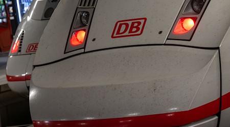 ICE-Fahrgäste brauchen auf der Strecke von München nach Berlin noch einige Tage mehr Geduld. (Symbolbild) / Foto: Peter Kneffel/dpa