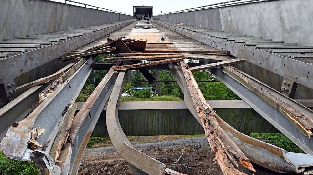Voraussichtlich am Freitagabend soll die Schanze in Brotterode fallen. (Archivbild) / Foto: Martin Schutt/dpa