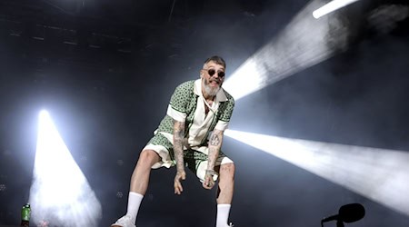Sido sang vor Tausenden Fans auf dem Domplatz.  / Foto: Bodo Schackow/dpa