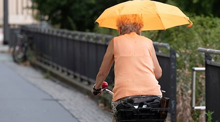 Im Laufe des Tages ist laut DWD-Angaben mit zunehmendem Regen zu rechnen. (Symbolbild) / Foto: Sebastian Kahnert/dpa