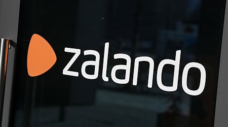 Bei Zalando in Erfurt soll es einen Warnstreik geben. (Symbolbild) / Foto: Jens Kalaene/dpa-Zentralbild/dpa