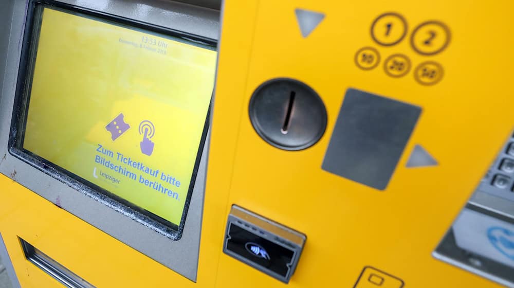 Die Ticketpreise im MDV steigen. (Archivbild) / Foto: Jan Woitas/dpa-Zentralbild/dpa