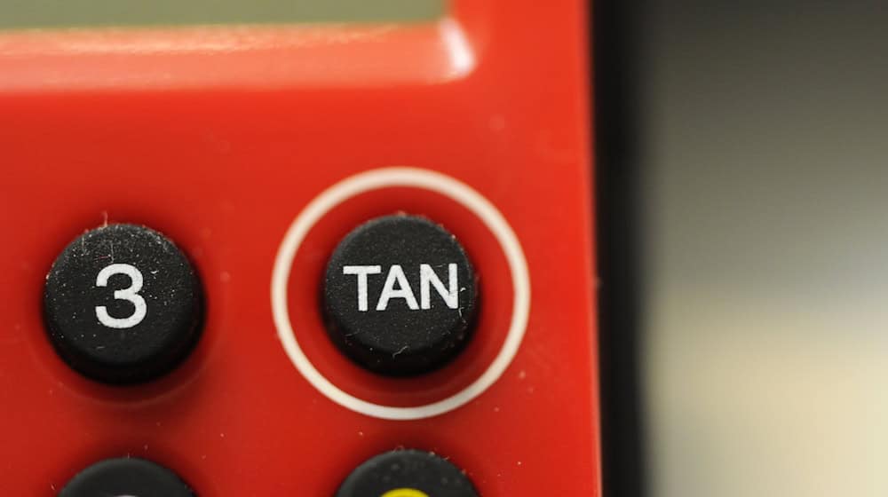 Betrüger haben einen Mann aus Südthüringen als vermeintliche Bank-Mitarbeiter um etliche Tausend Euro gebracht. (Symbolbild) / Foto: picture alliance / dpa
