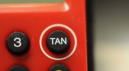 Betrüger haben einen Mann aus Südthüringen als vermeintliche Bank-Mitarbeiter um etliche Tausend Euro gebracht. (Symbolbild) / Foto: picture alliance / dpa