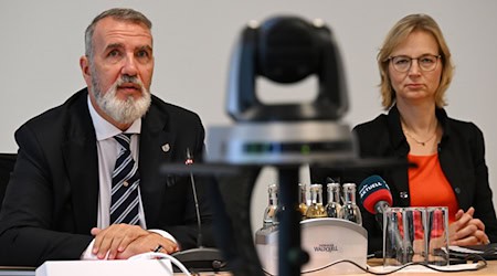 Katja Wolf und Steffen Schütz trafen sich nach eigenen Angaben zu einem Arbeitstreffen.  / Foto: Martin Schutt/dpa