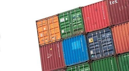 Container aus Thüringen gehen seltener in die USA. (Symbolbild) / Foto: Daniel Bockwoldt/Deutsche Presse-Agentur GmbH/dpa