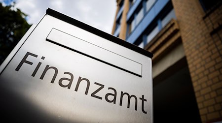 Bei Betriebsprüfungen von Finanzbeamten soll es künftig in Thüringen zu weniger Konfrontation kommen  / Foto: Christoph Soeder/dpa/dpa-tmn