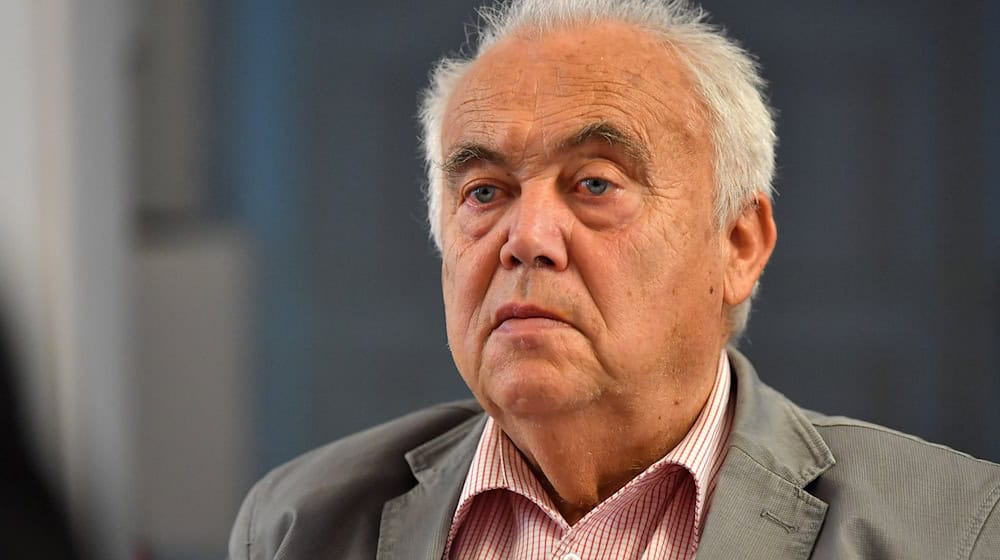 Der Vorsitzende der jüdischen Landesgemeinde in Thüringen, Reinhard Schramm, kritisiert den Stopp von Waffenlieferungen an Israel. (Archivbild) / Foto: Martin Schutt/dpa-Zentralbild/dpa