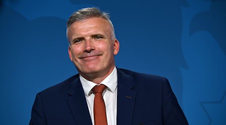Kommunalstaatssekretär Andreas Bausewein (SPD) kann sich weitere Gemeindezusammenschließungen in Thüringen vorstellen. (Archivbild) / Foto: Martin Schutt/dpa