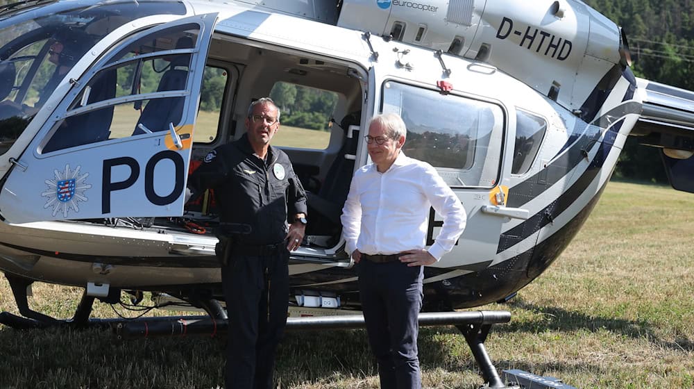 Thüringens Innenminister Georg Maier (SPD) würde gern neue Polizeihubschrauber anschaffen, notfalls leasen. (Archivbild) / Foto: Bodo Schackow/dpa
