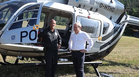 Thüringens Innenminister Georg Maier (SPD) würde gern neue Polizeihubschrauber anschaffen, notfalls leasen. (Archivbild) / Foto: Bodo Schackow/dpa